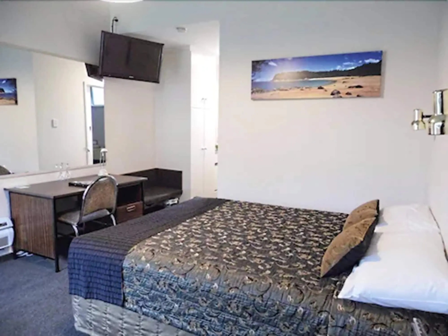 Westport Motor Hotel