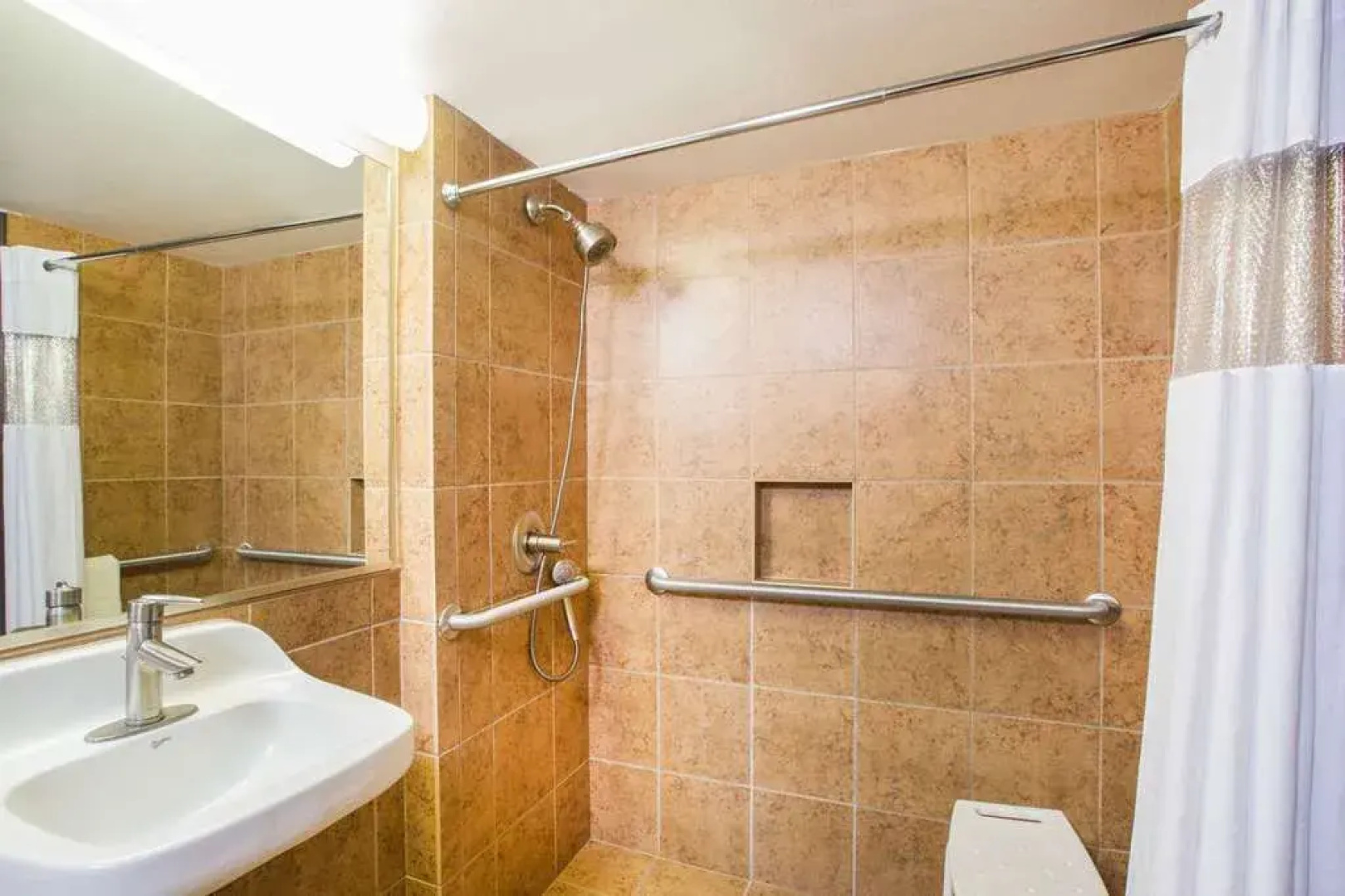 Ramada by Wyndham Des Moines Tropics Resort & Conference Ctr