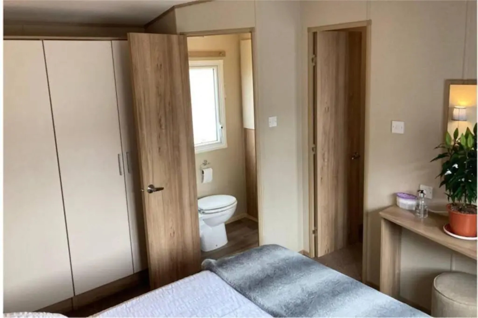 Luxury 2 Bedroom Holiday Home on Beachside Park