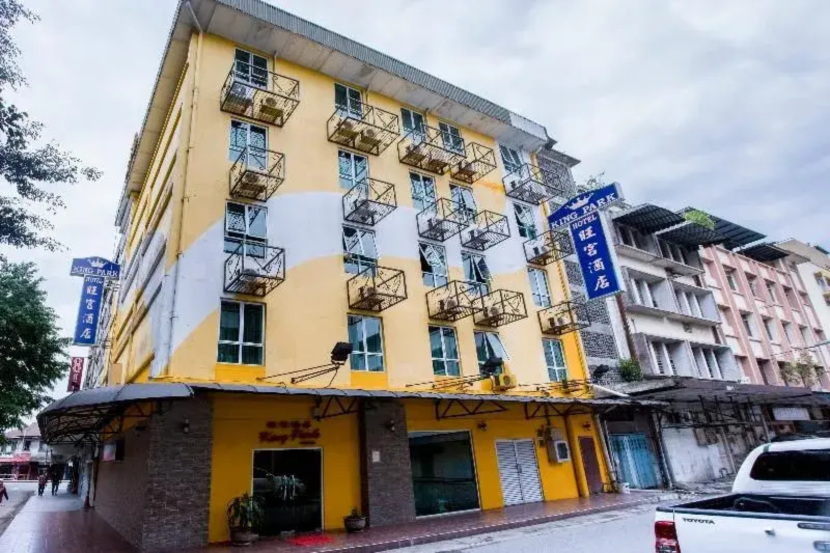 OYO 44037 King Park Hotel