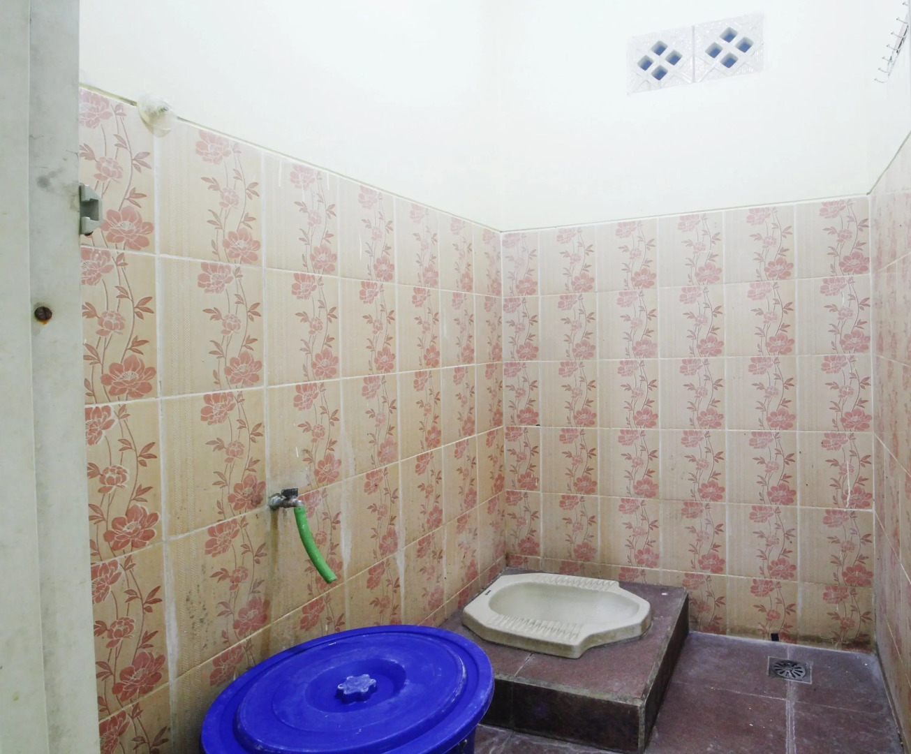 OYO Life 91606 Nadin Guest House Syariah