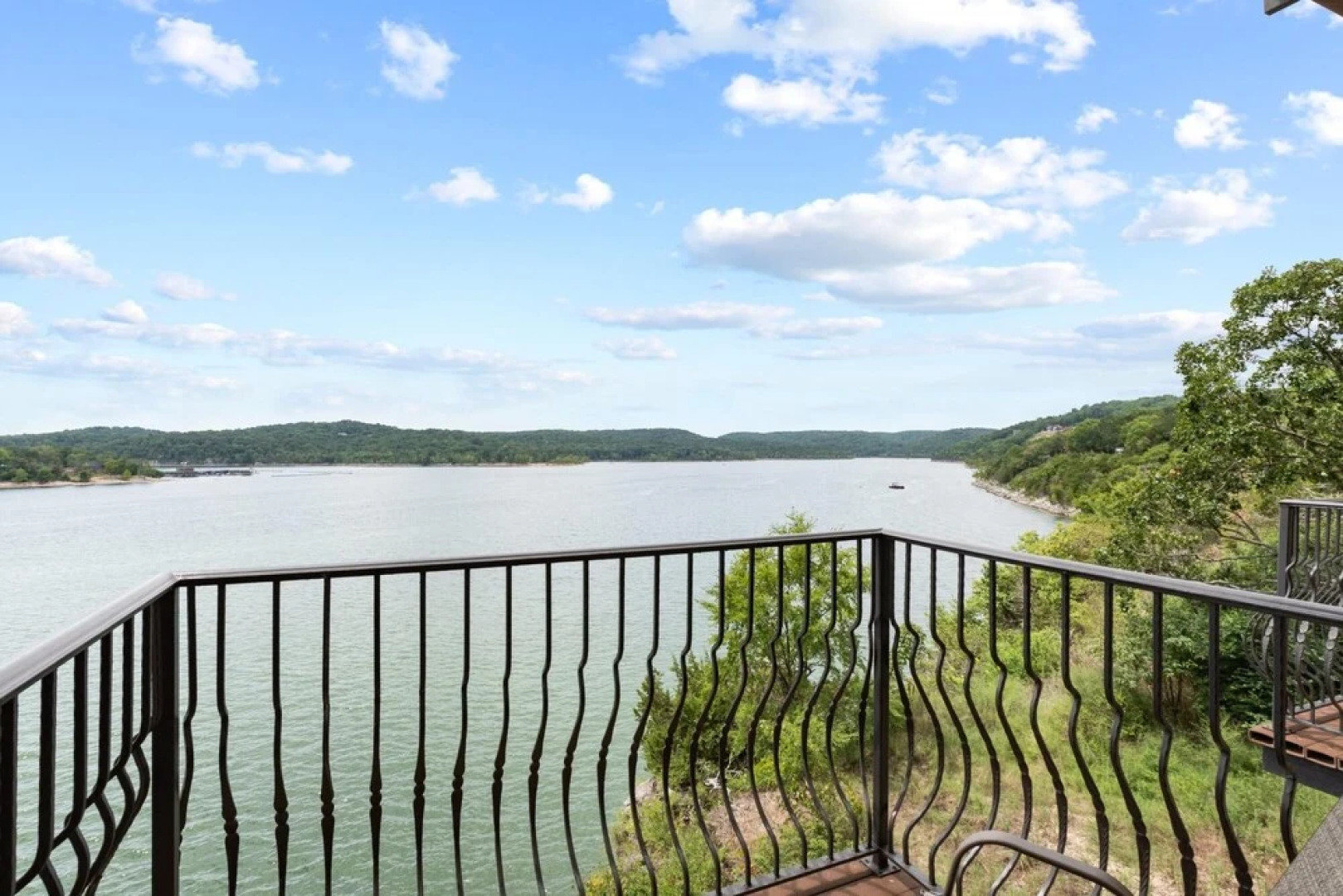 Deluxe 2 Bedroom Villa Lakefront