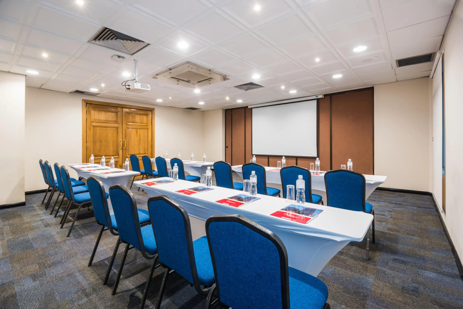 Cosmos 100 Hotel & Centro de Convenciones