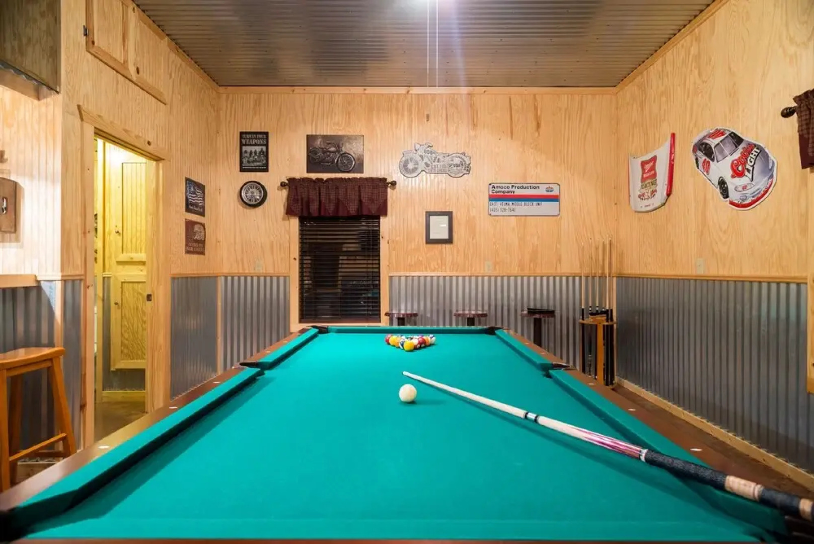 Copper Creek Open Cabin With Game Room and Hot Tub on the Deck by Redawning