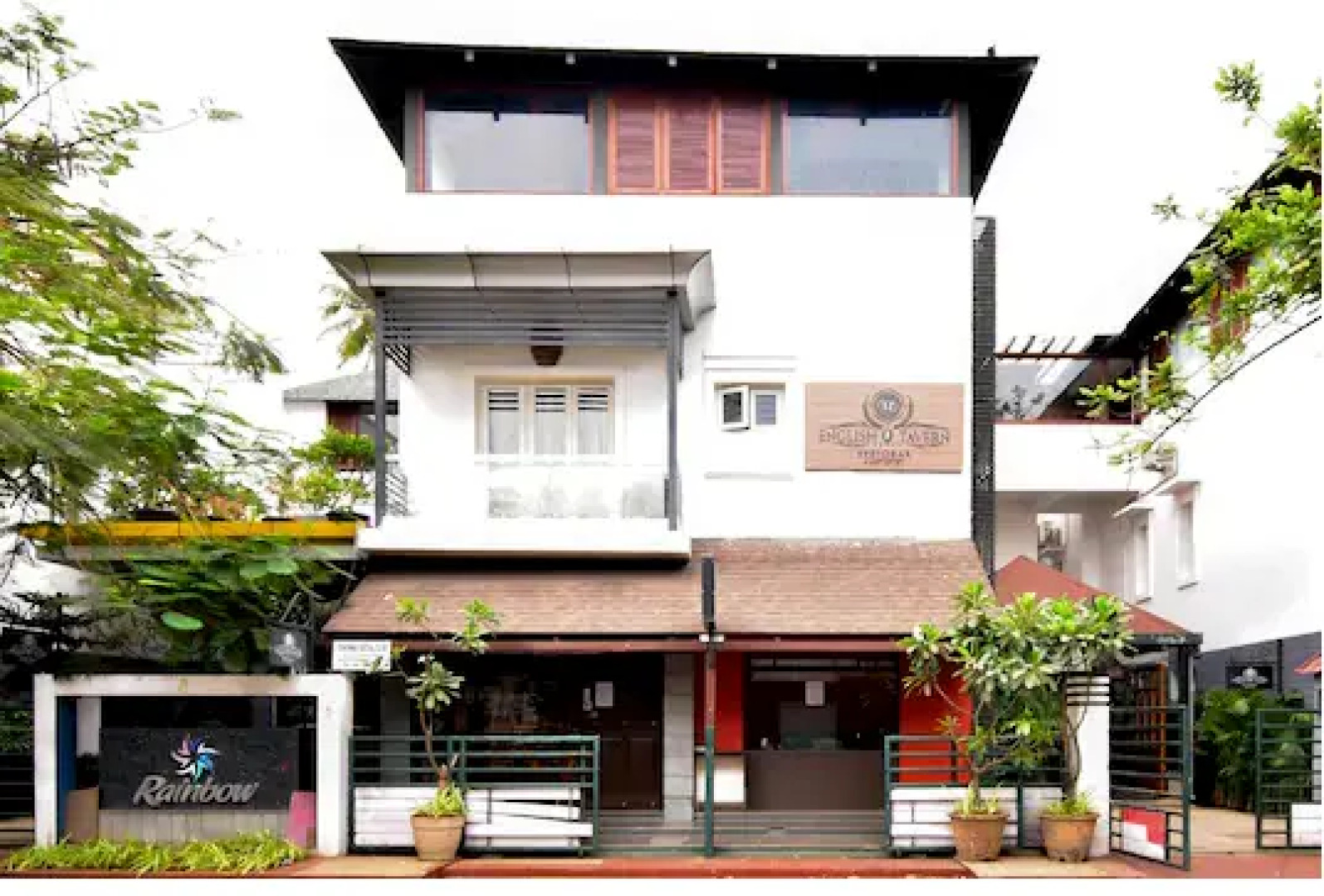 Rainbow Hotel and Serviced Apartment