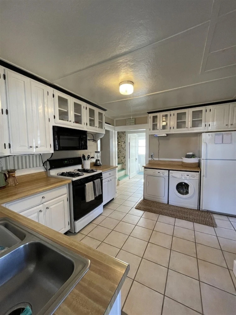 Maine Stay Lake House-limit12 4 Bedroom Home by RedAwning