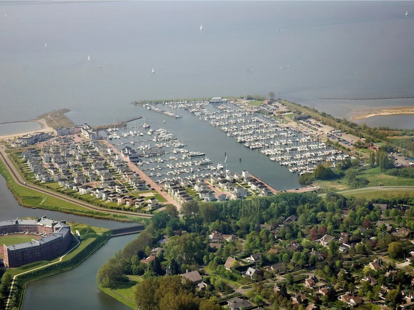 Comfortable Villa With Four Bathrooms, at 9 km From Rockanje