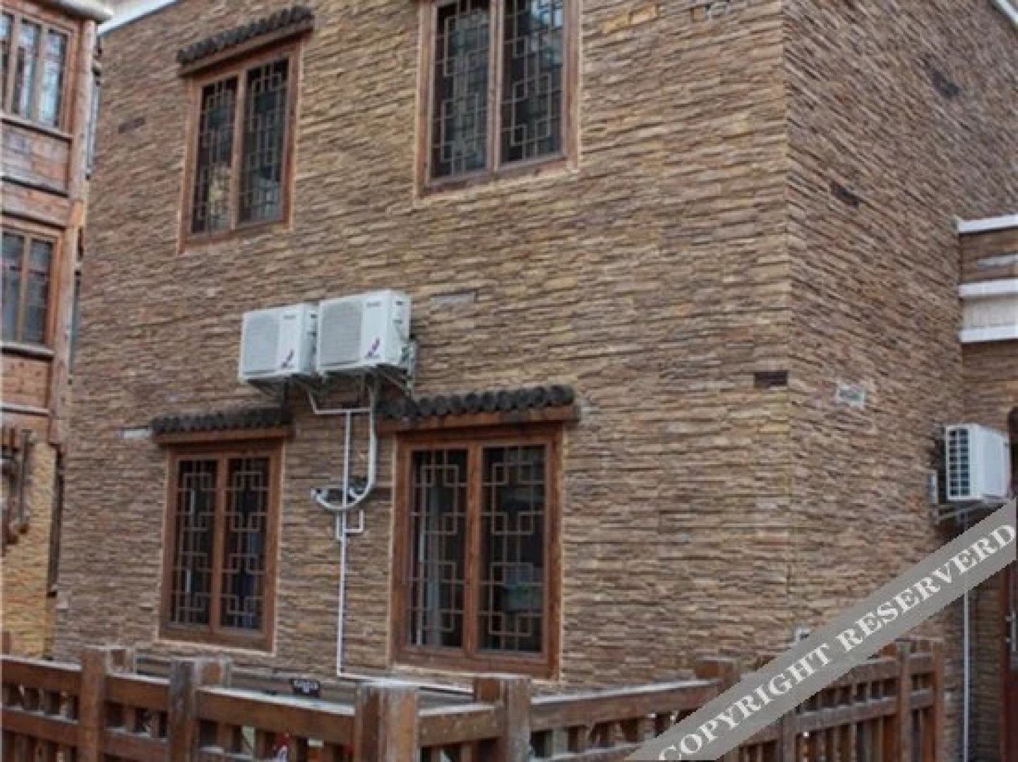 Yi jia Hotel