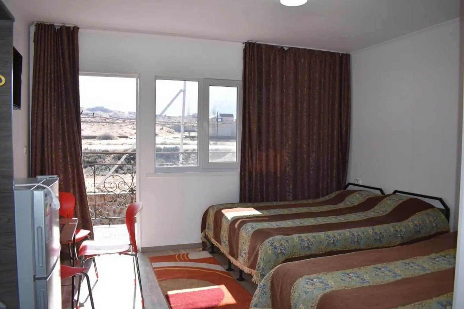 Два абрикоса