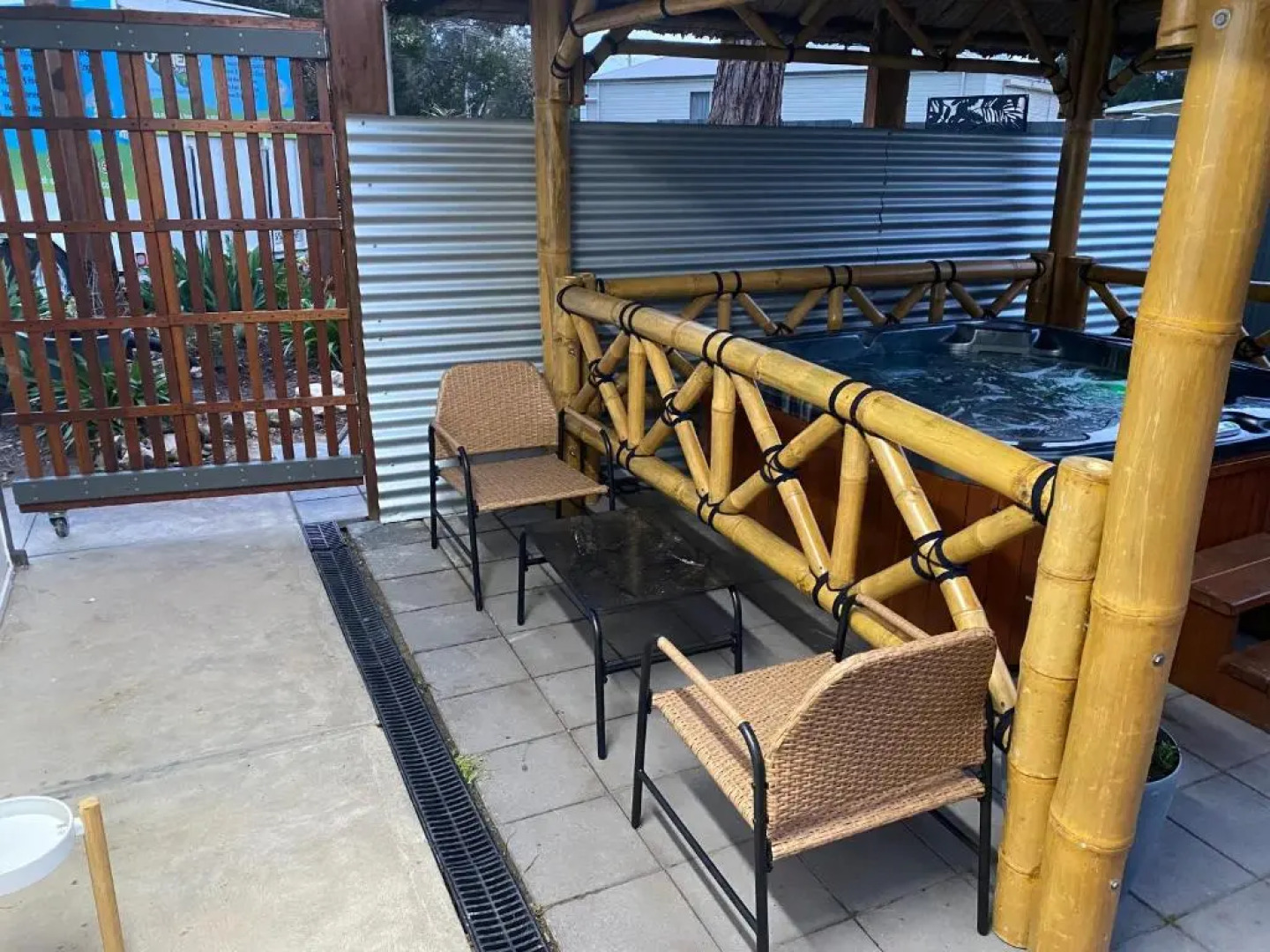 Investigator Beach Breeze Apartments U2