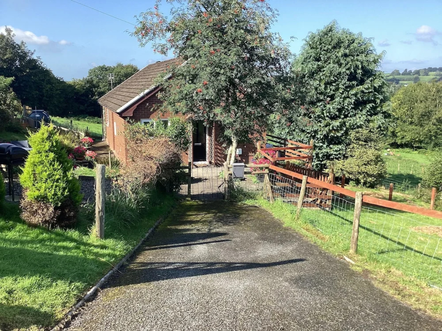 Lovely 2-bed Cottage in Pencarreg