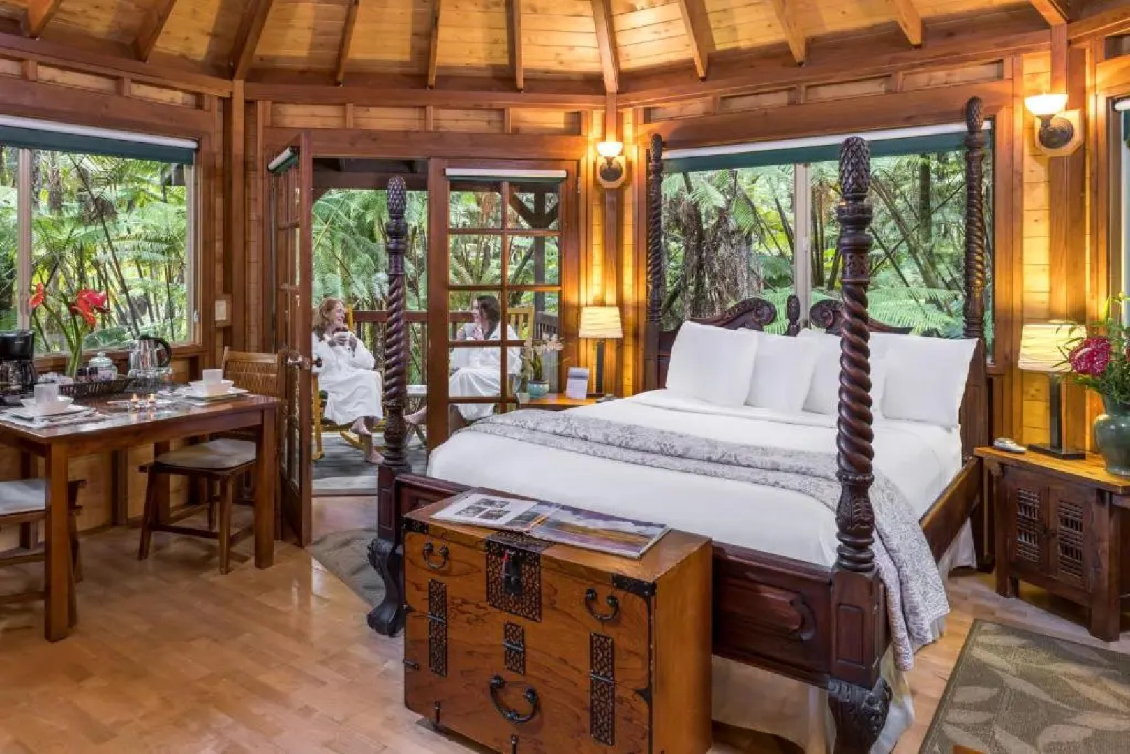 Volcano Village Lodge