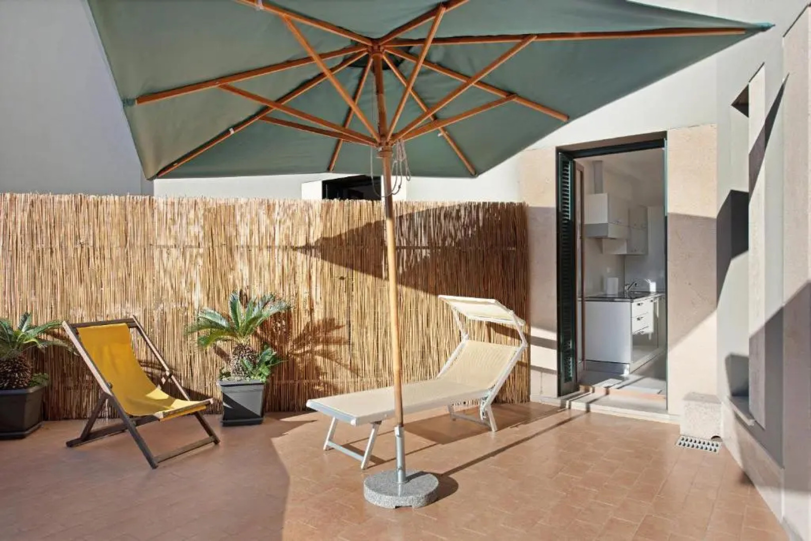 Valeria 3- Arenzanohost