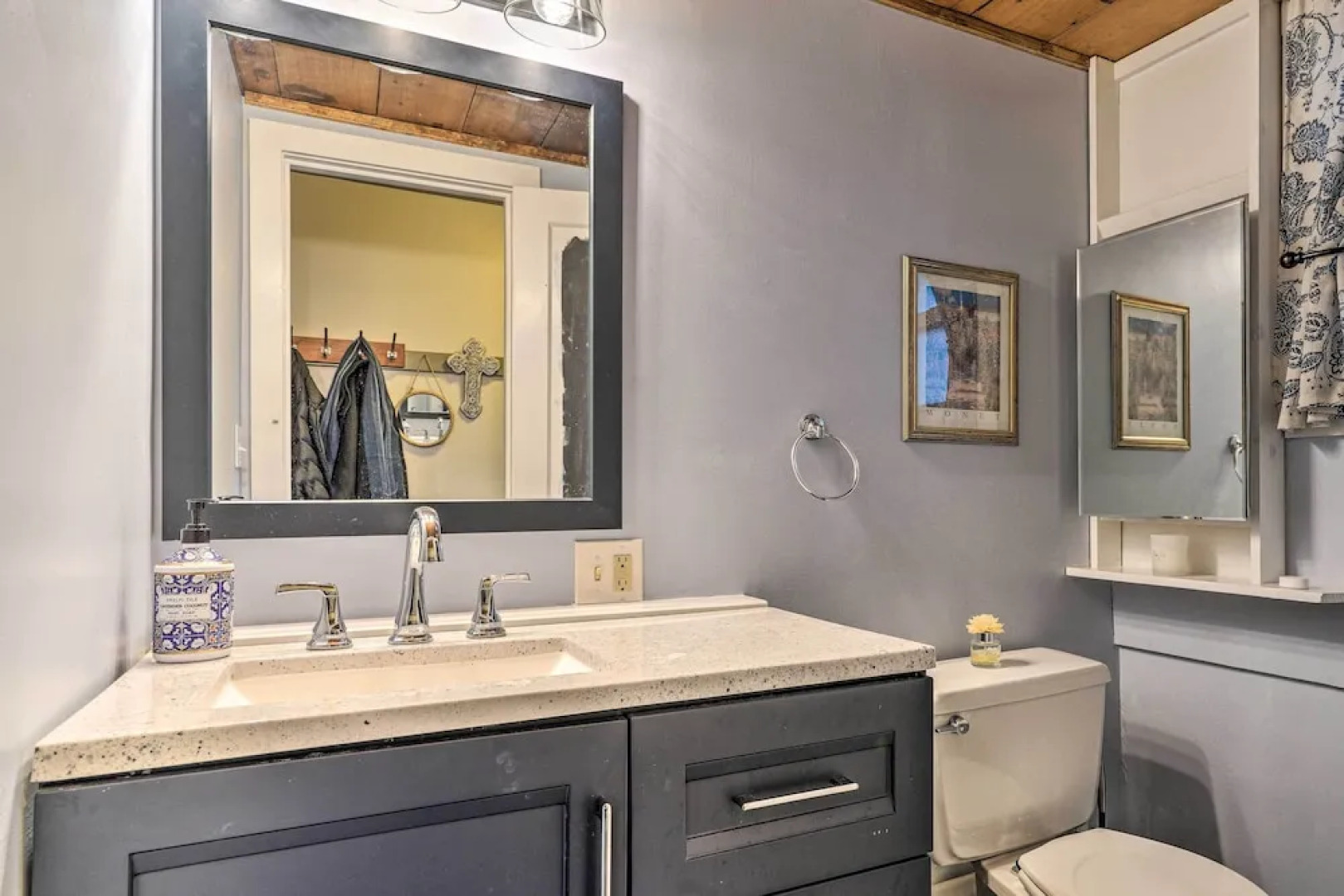 Bemus Point Vintage Suite w/ Soaking Tub & Kitchen