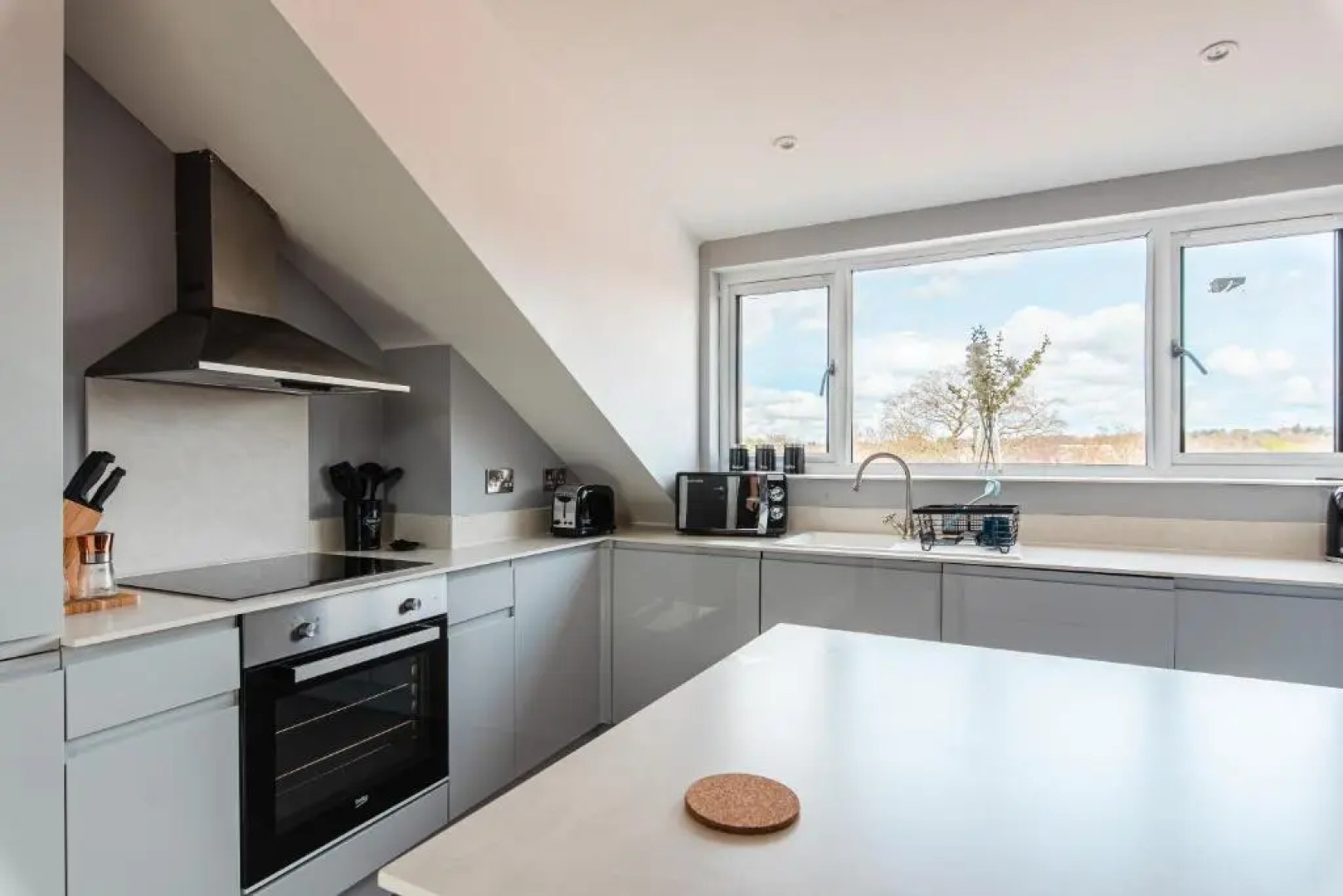 Lovely 2-bed double en-suite with Cathedral views