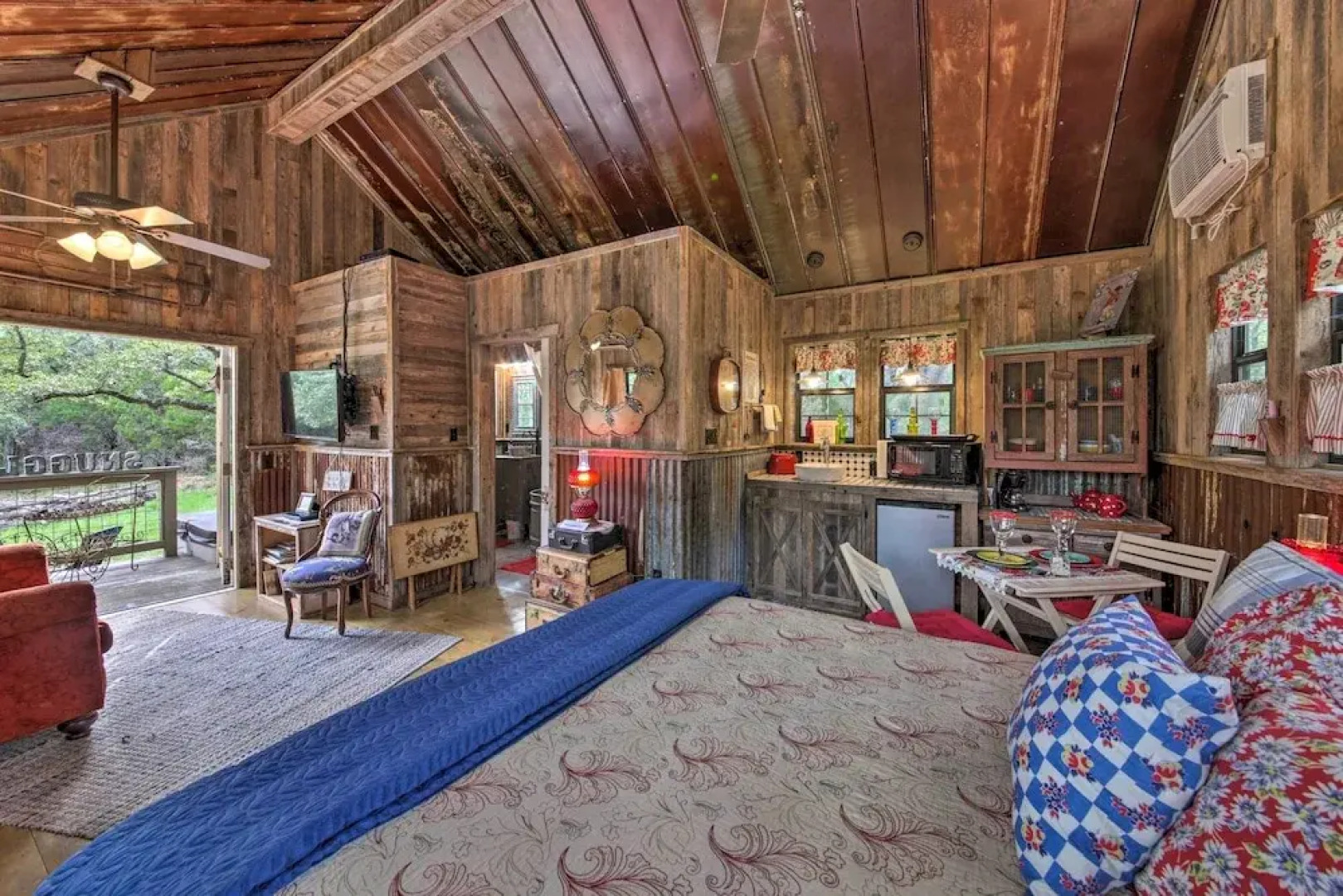 Snuggle Inn Wimberley Cabin w/ Fire Pit + Deck