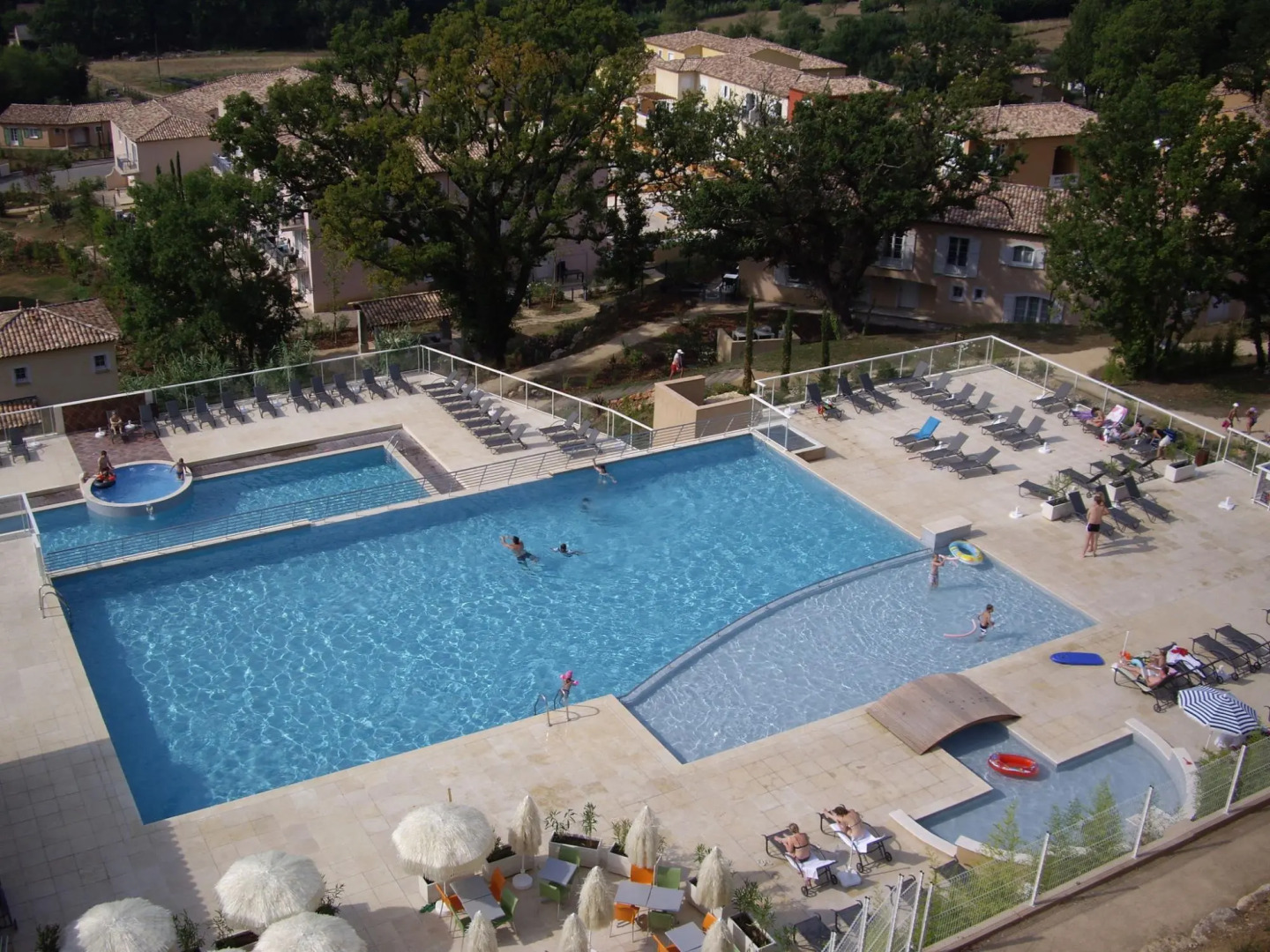 Neat Apartment With Dishwasher, in the Middle of Provence