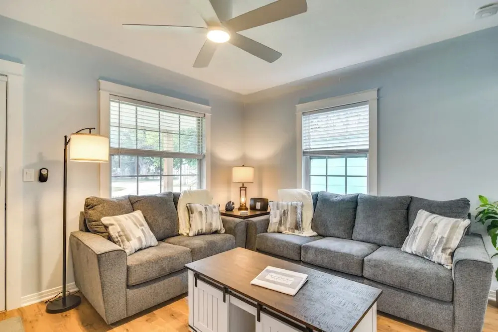 Pinellas Park Home: Swim, Golf, Grill & More!