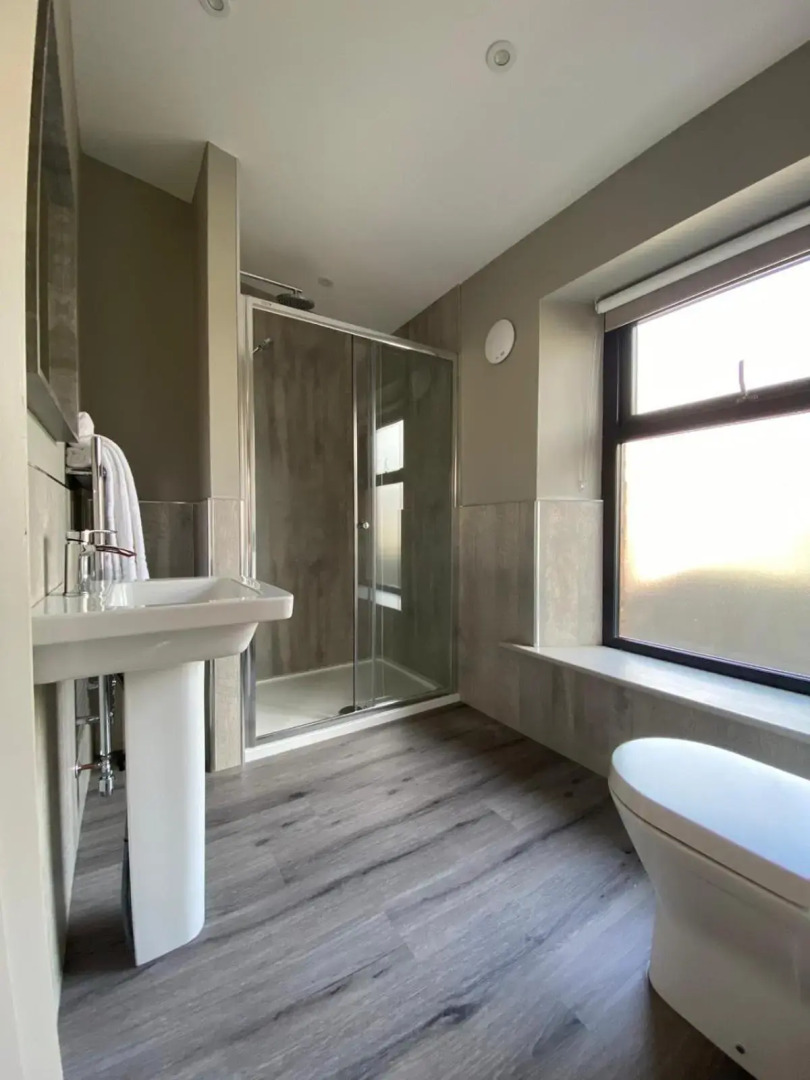 The Lounge Hotel and Bar