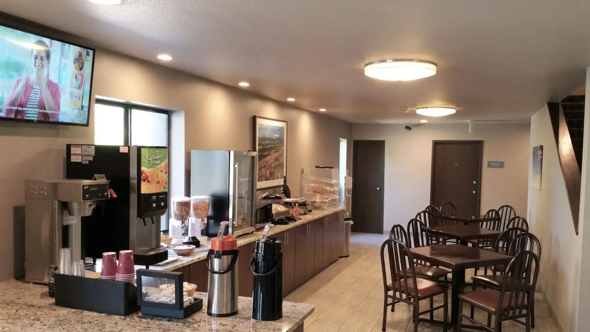 Sandhill Inn & Suites