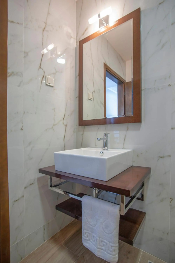 Отель Twelve by Aycon