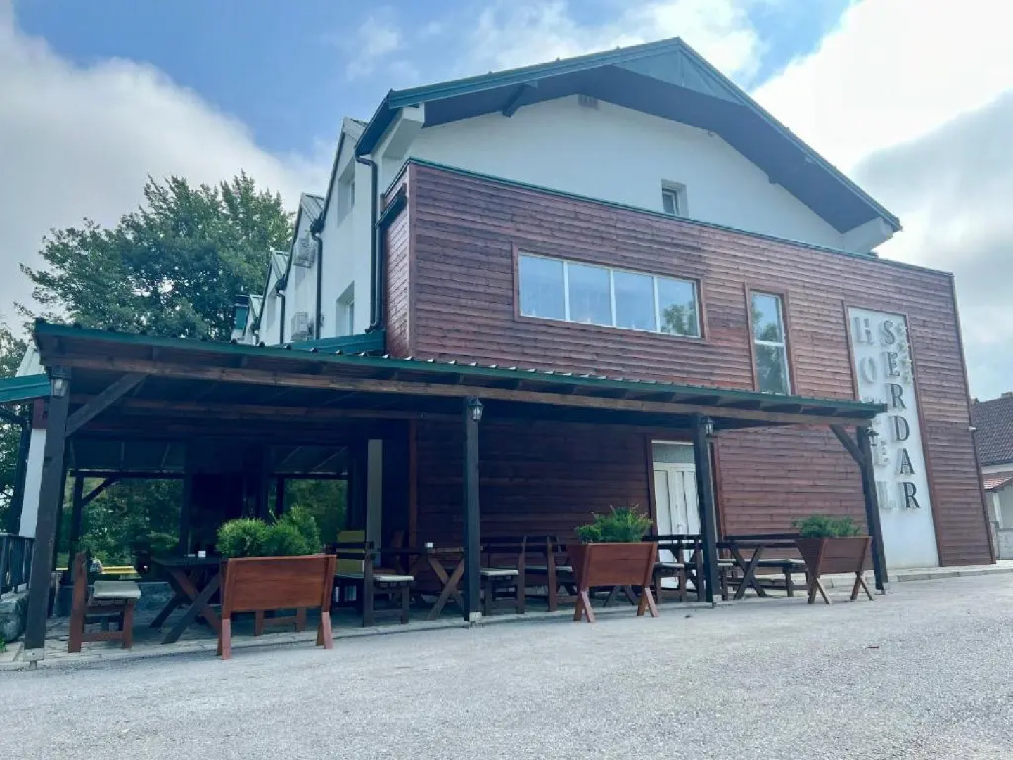 Serdar Small Hotel & Restaurant