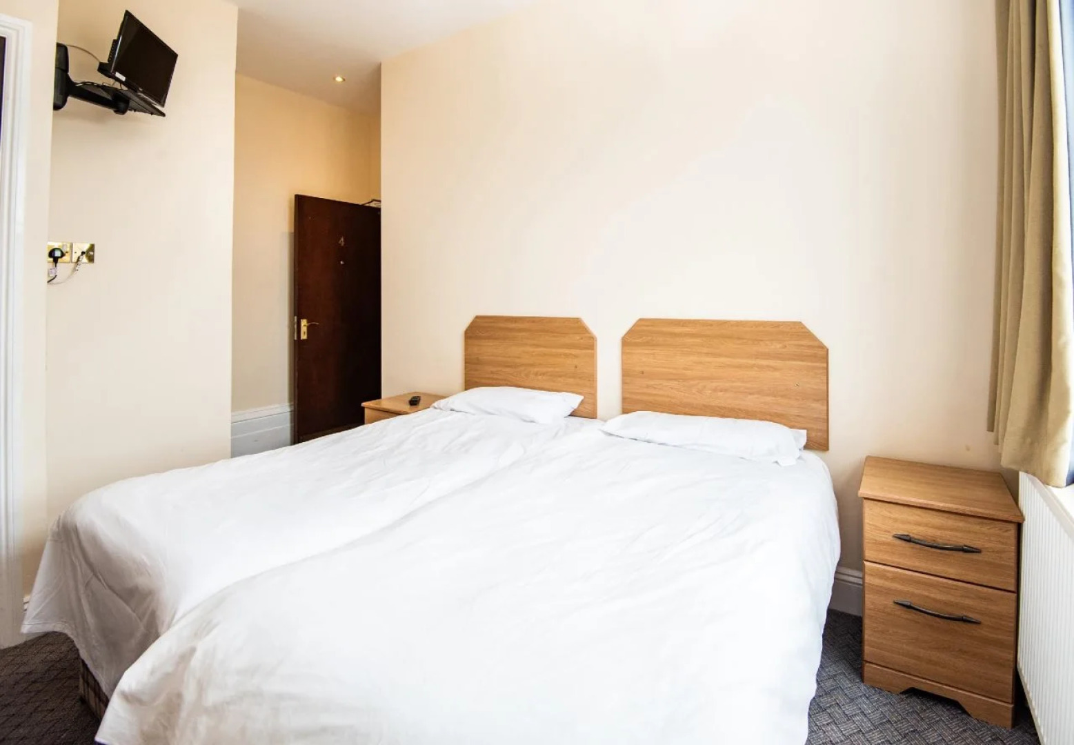 OYO The White Hart Inn