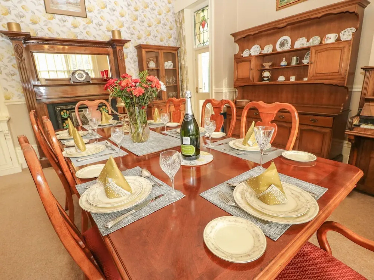 Lyndhurst, Brighouse