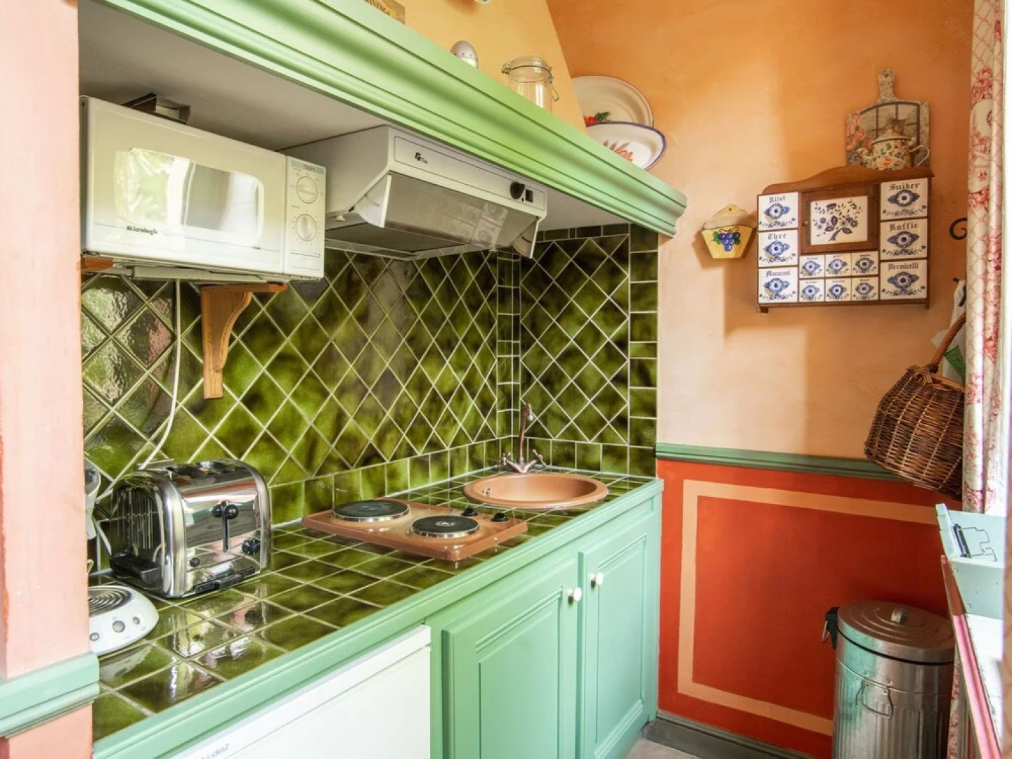 Studio with pool in garden Park, naerby spas and views at the Mont Ventoux.