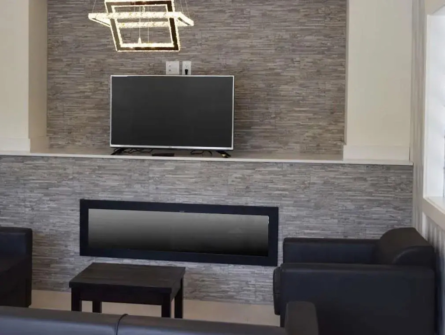 Days Inn by Wyndham 100 Mile House