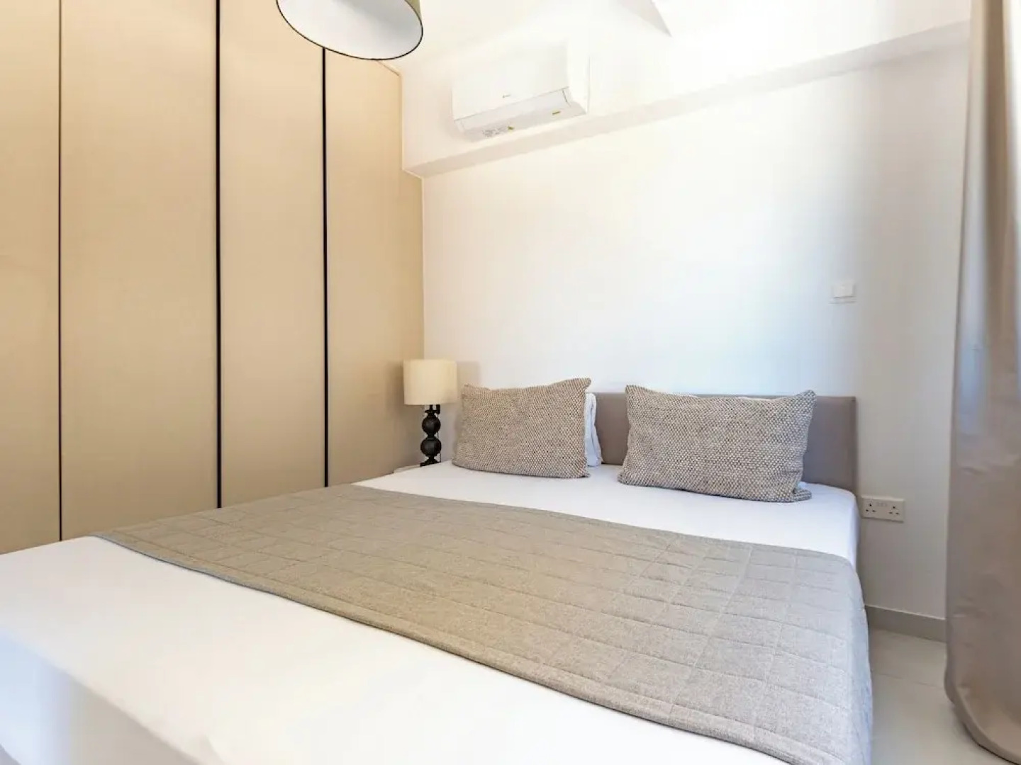 Sanders Only - Ideally Planned Studio With Balcony