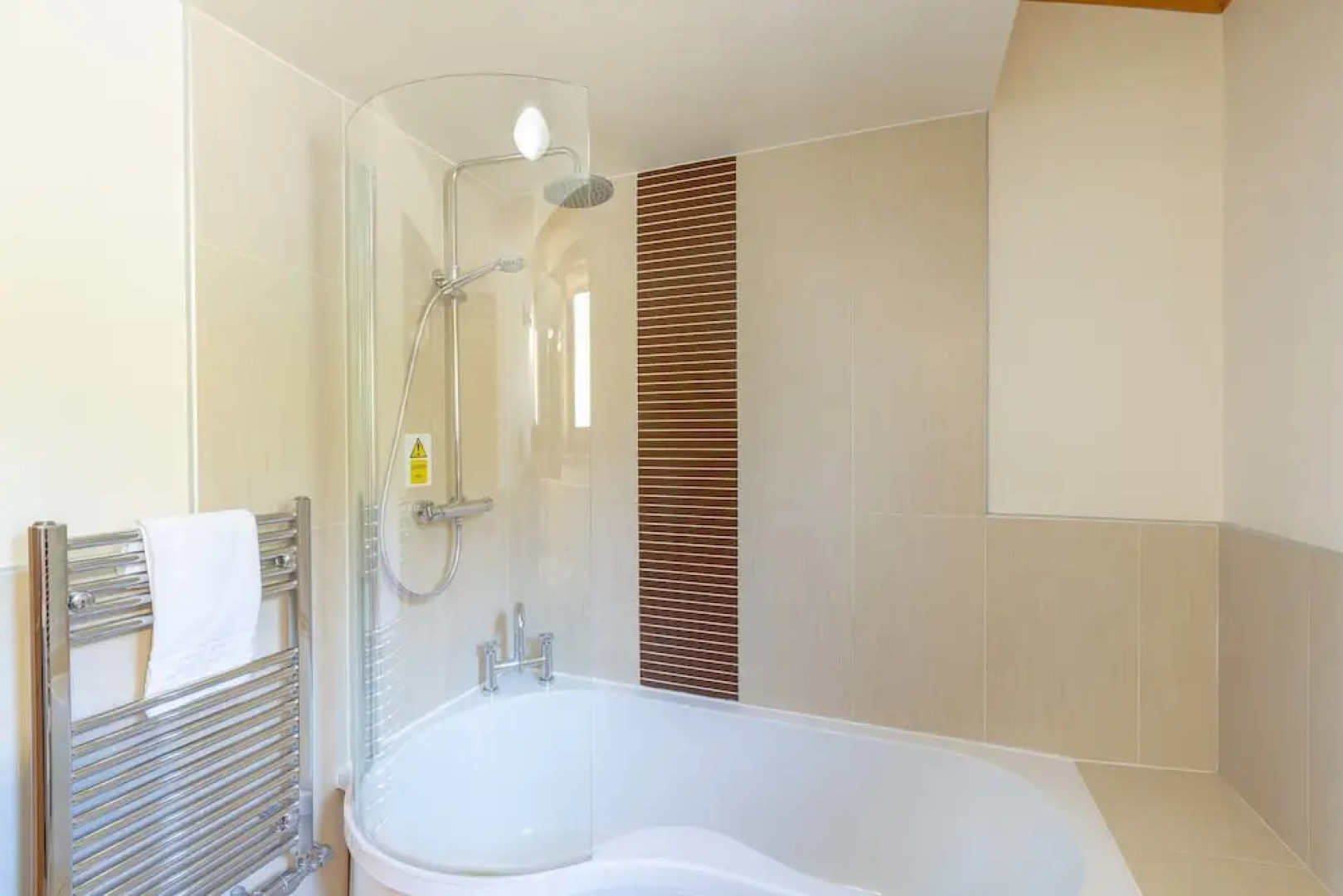 Douglas Fir Lodge With Hot Tub Near Cupar, Fife