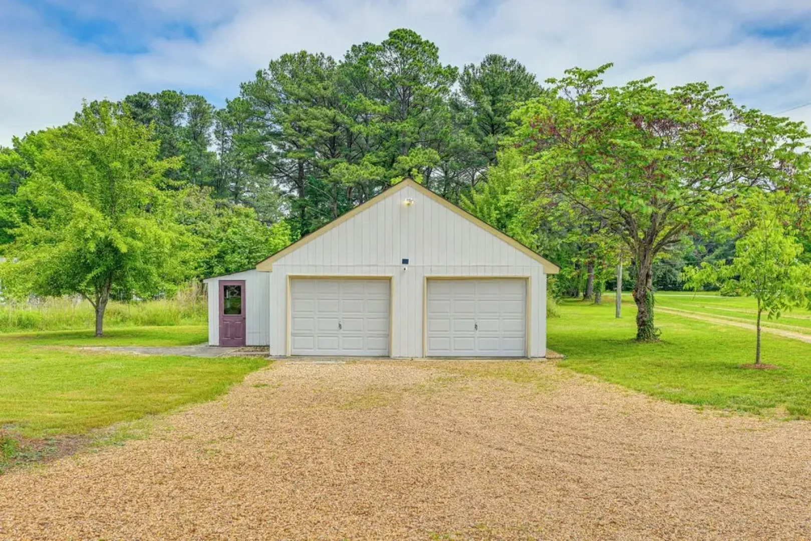 Riverfront Virginia Home - Dock, Fire Pit & Kayaks
