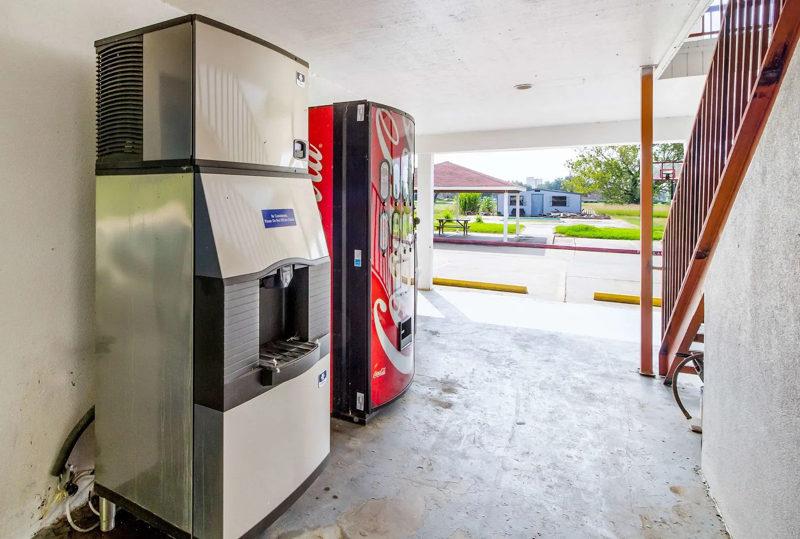 Scottish Inn & Suites