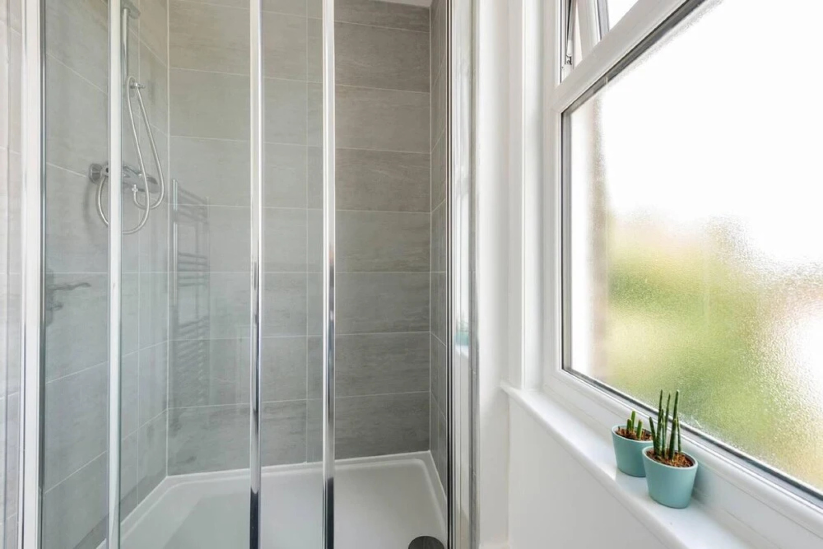 Modern Apartment, Castle View Rochester, England