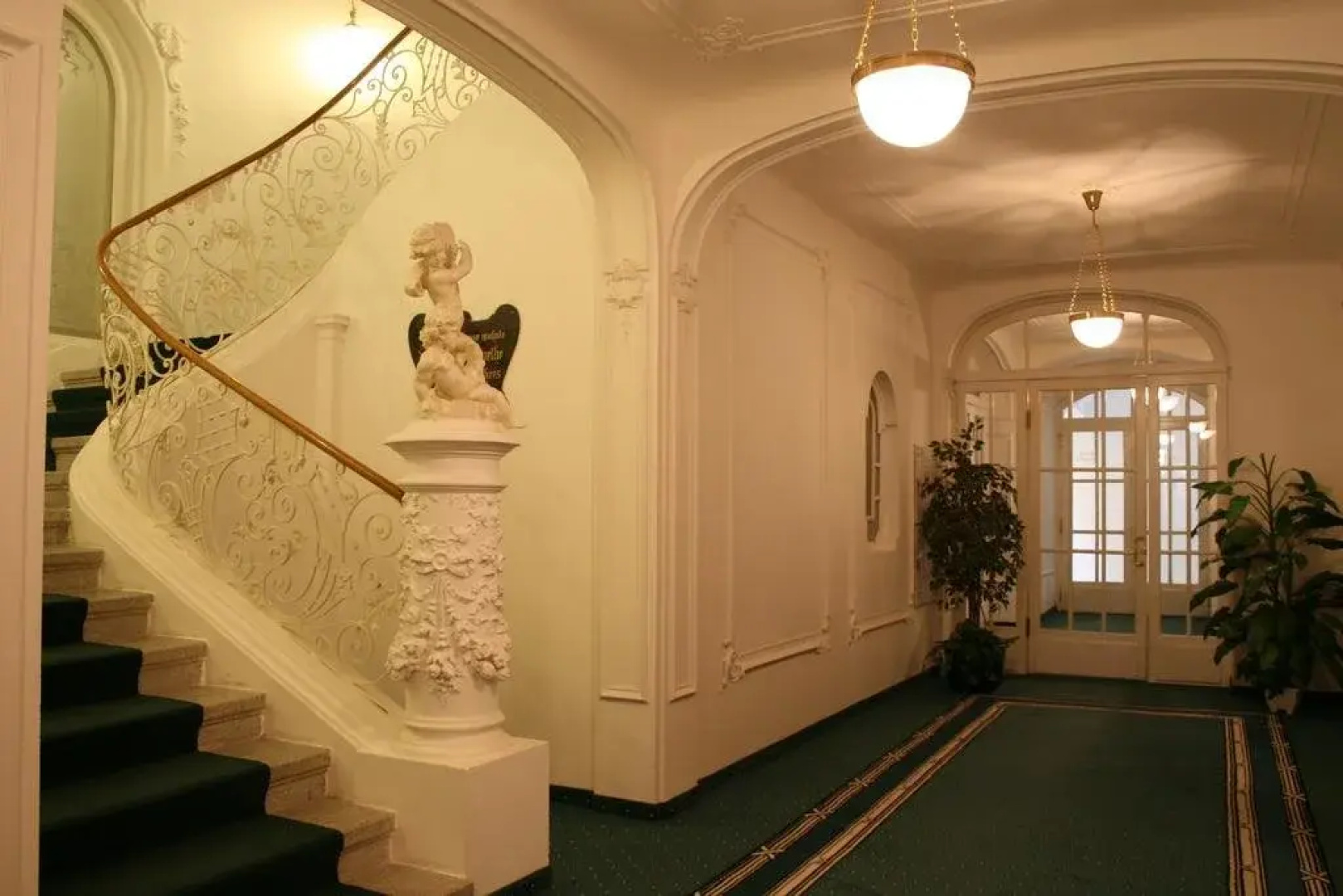 Hotel Three Lilies