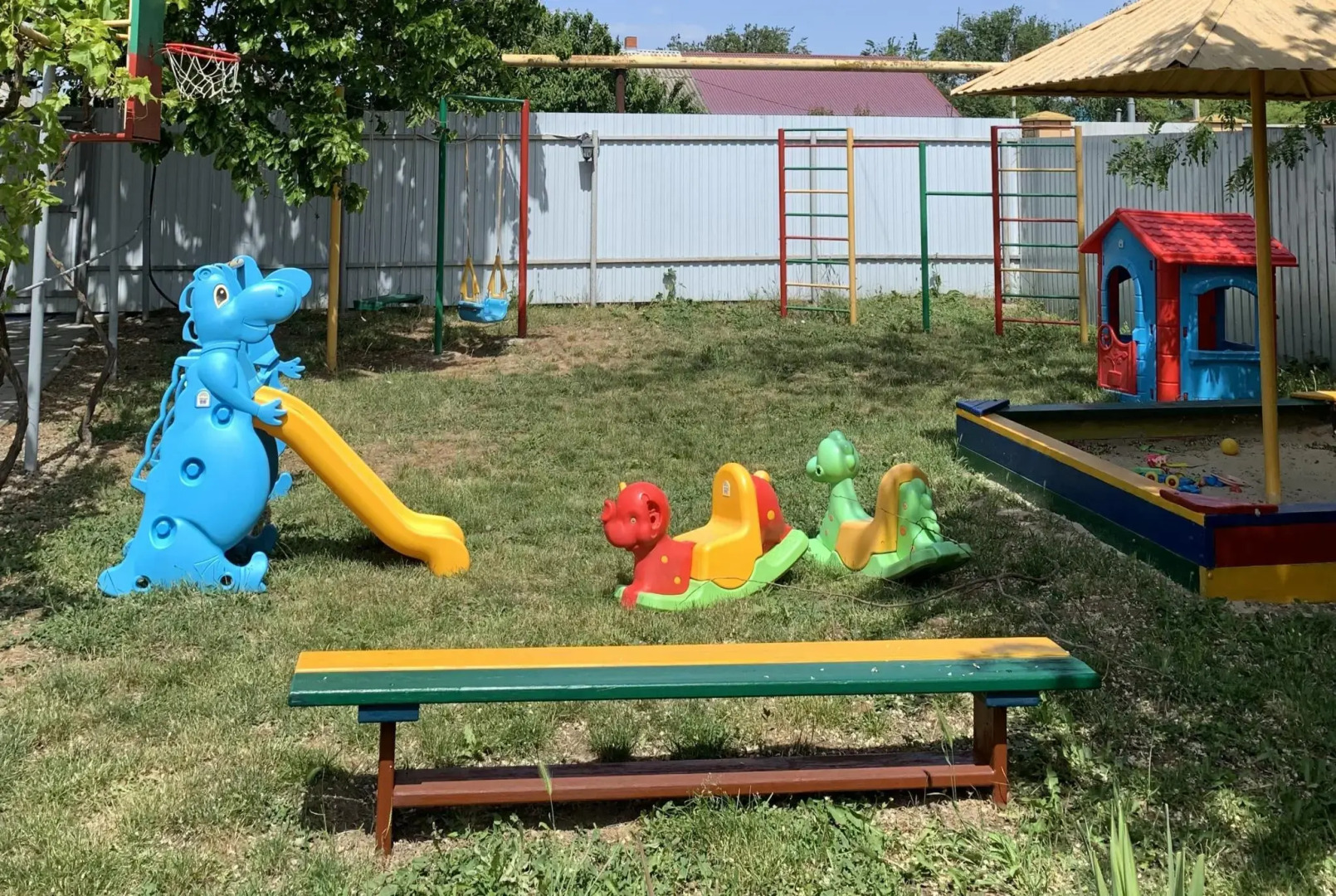 Азов Холидей