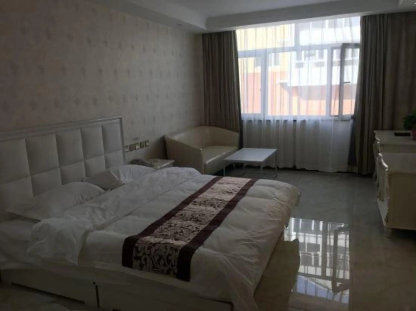 Super 8 Hotel (Tongliao Affiliated Hospital)