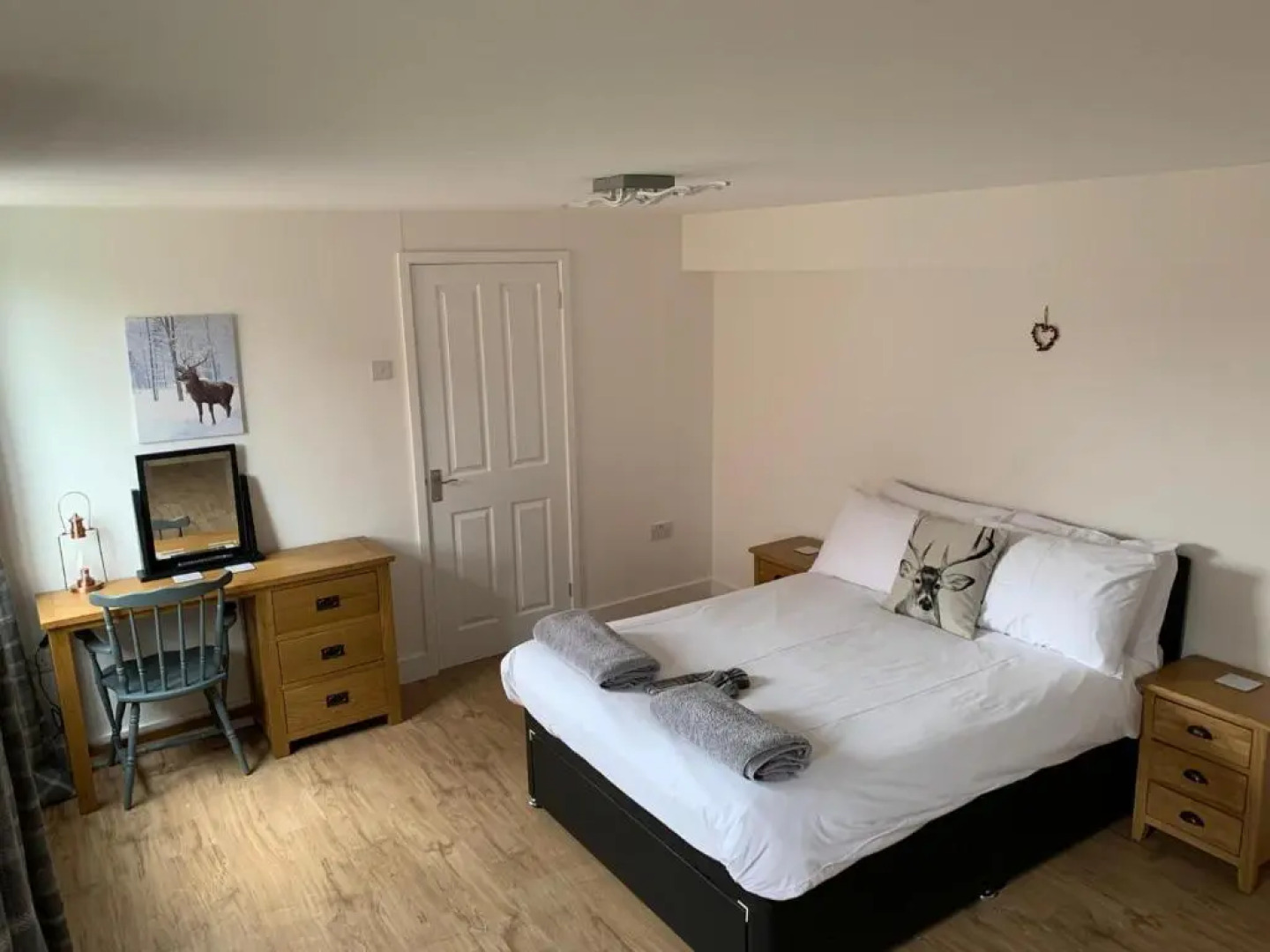 UPSIDE DOWN HOUSE At Fairview Farm in NOTTINGHAM set in 88 acres