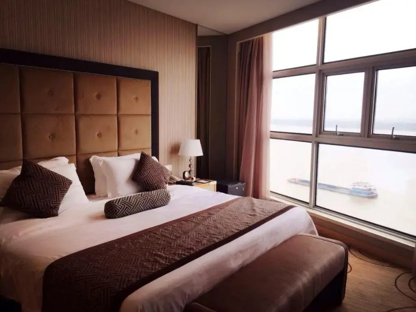 XinHua JianGuo Hotel