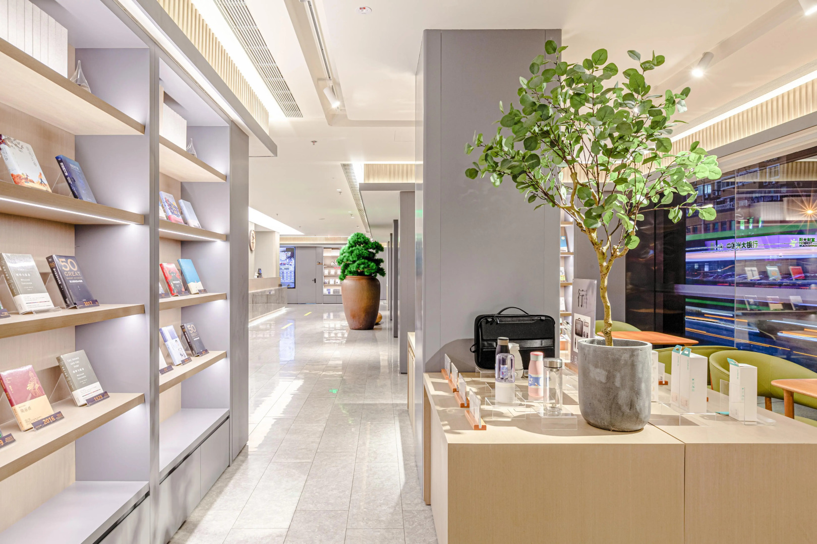 Ji Hotel (Shanghai Lujiabang Road Metro Station)