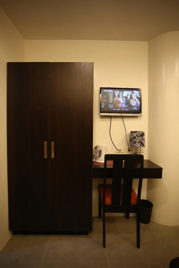 One Hive Hotel and Suites