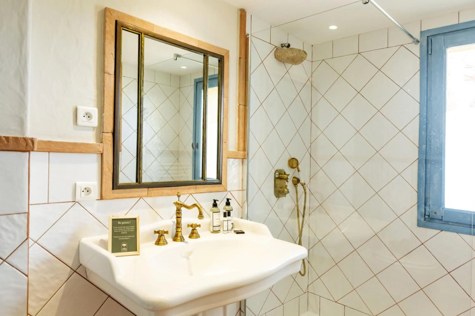 Casa Santini x Roc Seven