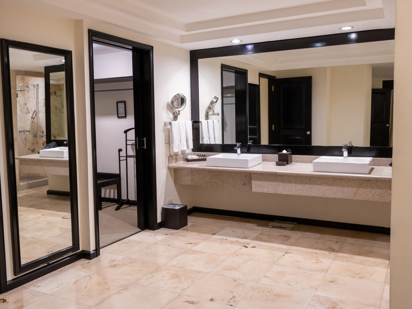 Tikal Futura Hotel & Convention Center