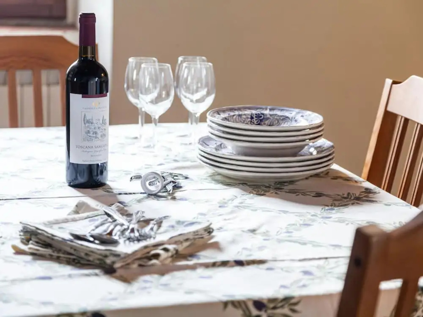 Rustic Getaway in Tuscan Hills