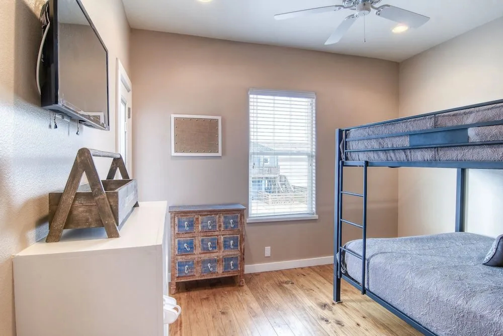 Beach Buzz 4 Bedrooms 3 Bathrooms Home