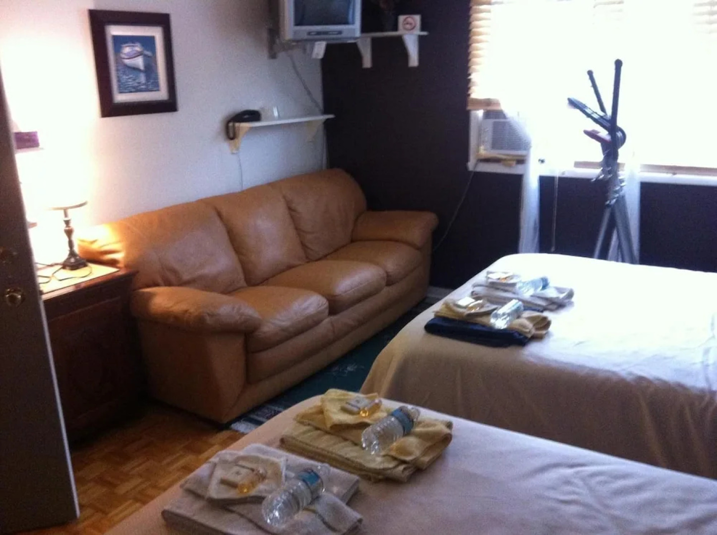 Repos & Manna Downtown Montreal