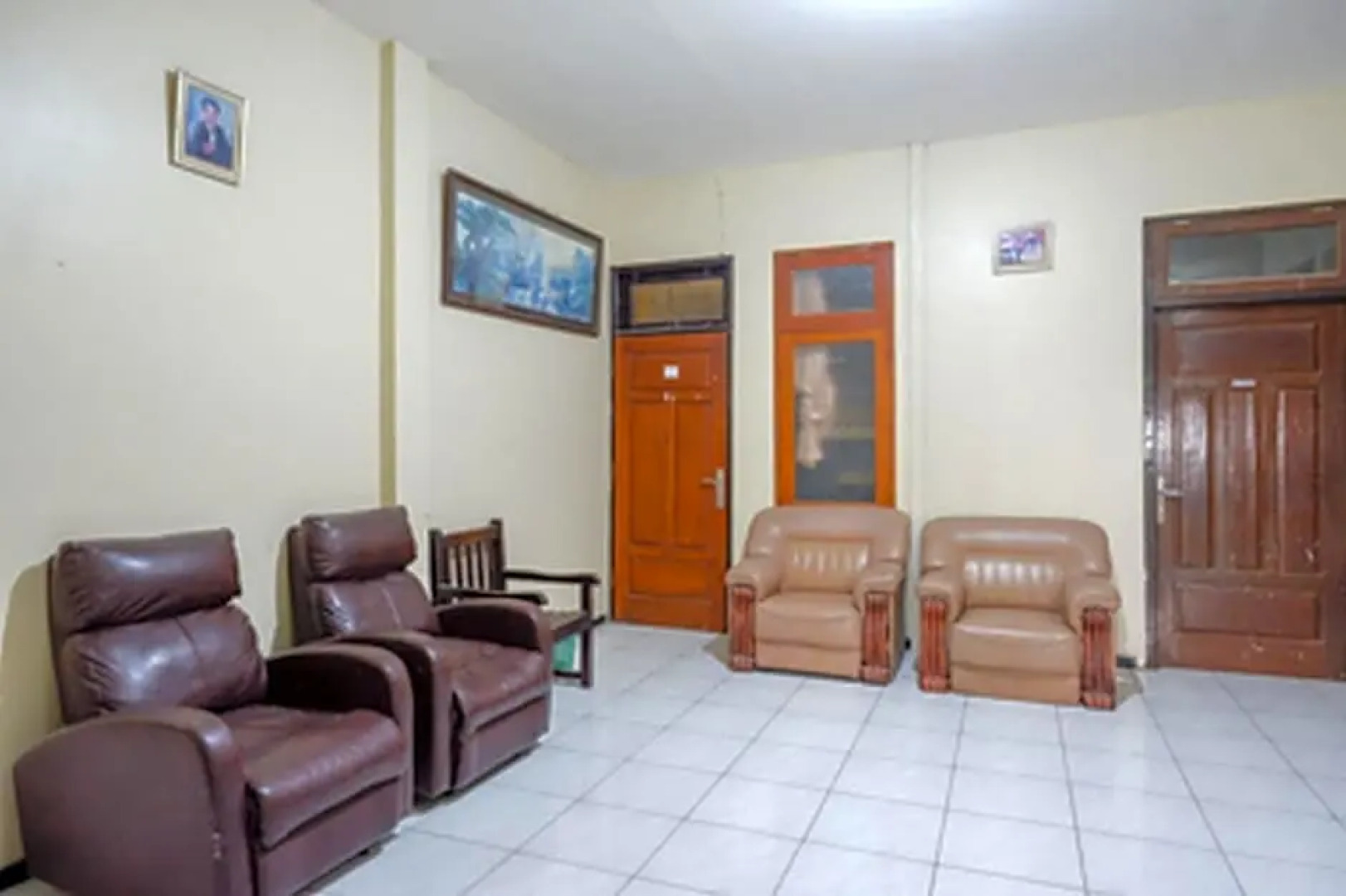 RedDoorz near Ahmad Yani Monument Park Kudus