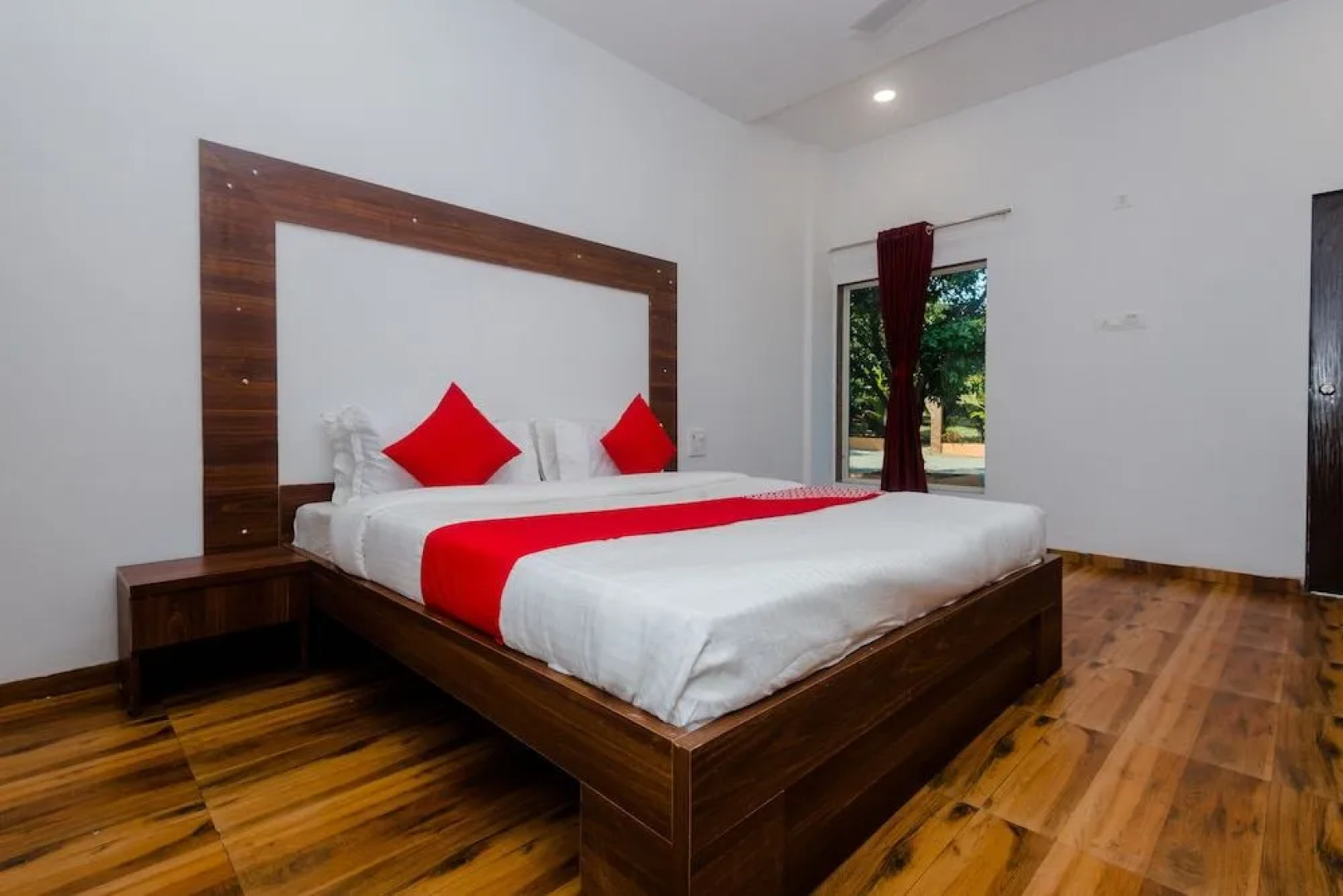 OYO 28759 Green Park Club Resort