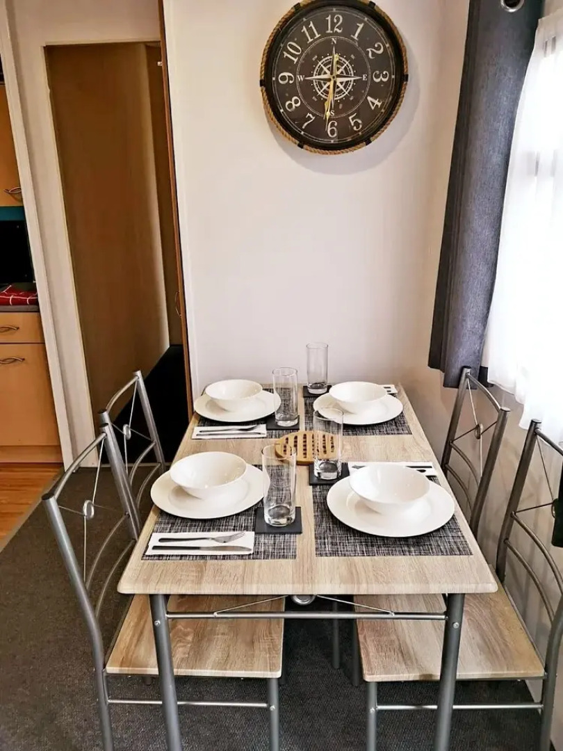 Whitstable Caravan - 5 Minutes Away From the Beach